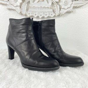 {Stuart Weitzman} Black Leather Front-Notch Ankle Boots, Size 7.5